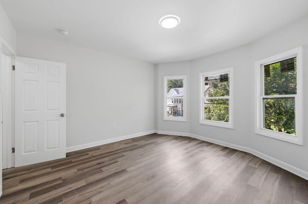 Spacious Private Bedroom